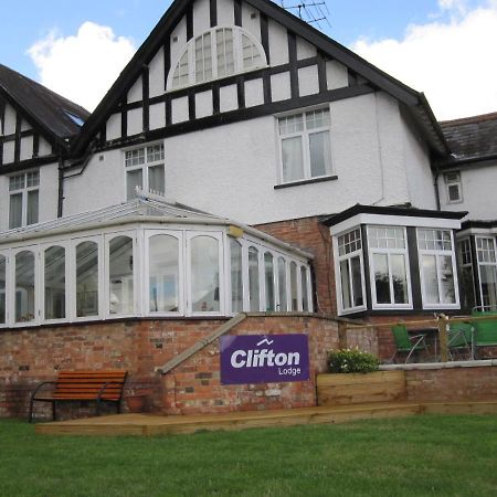 Clifton Lodge Hotel Хай Уикъмб Екстериор снимка