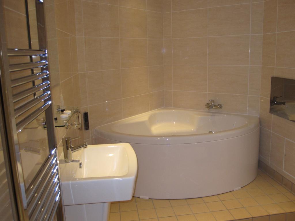 Clifton Lodge Hotel Хай Уикъмб Екстериор снимка