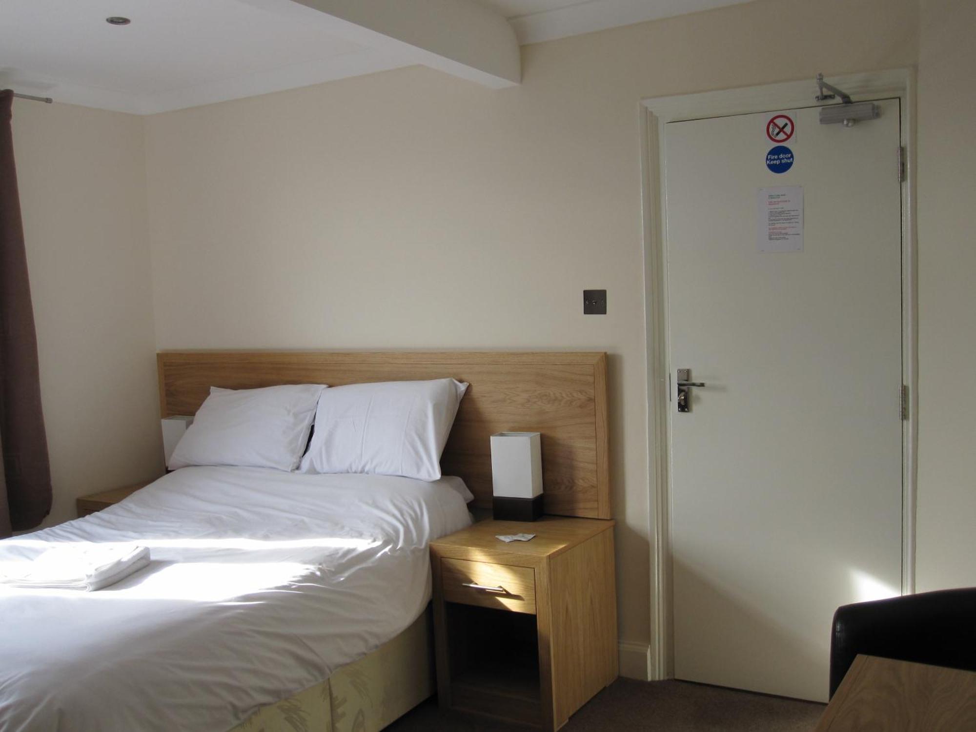 Clifton Lodge Hotel Хай Уикъмб Екстериор снимка