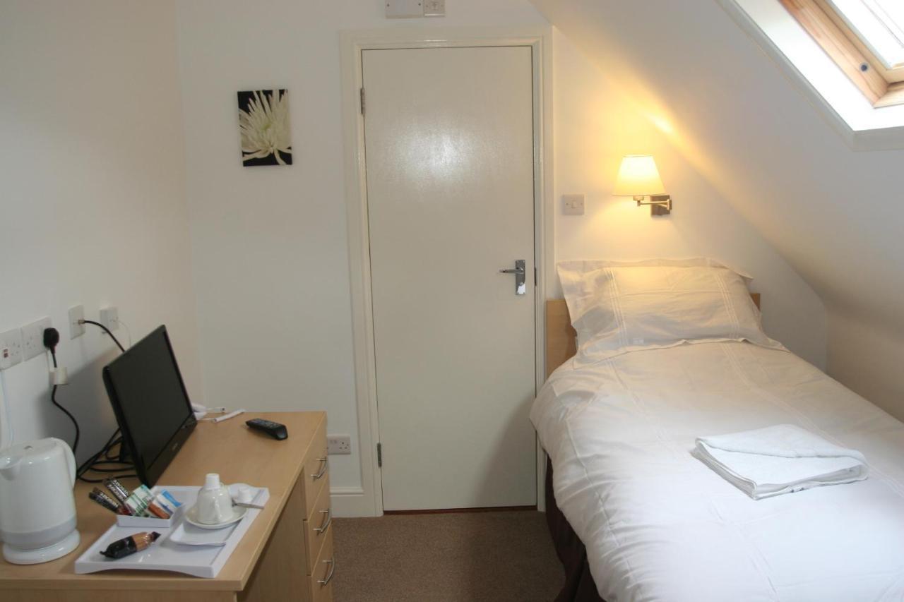 Clifton Lodge Hotel Хай Уикъмб Екстериор снимка