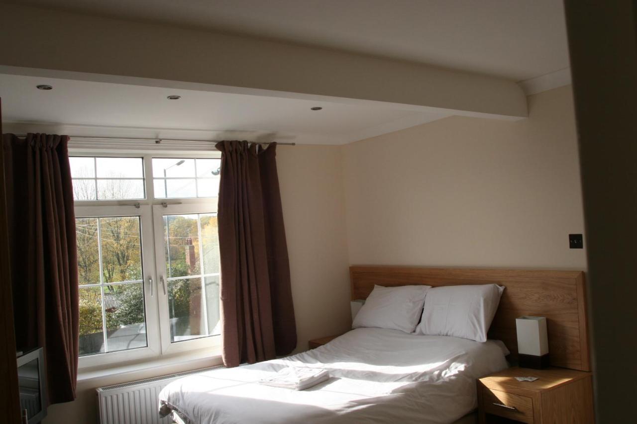 Clifton Lodge Hotel Хай Уикъмб Екстериор снимка